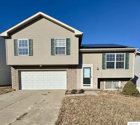 7864 Newport Ave, Omaha, NE 68122