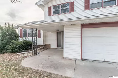 2601 Gindy Dr, Bellevue, NE 68147