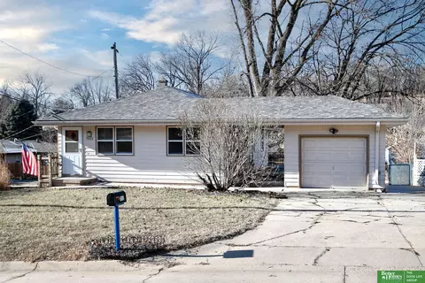 7912 N 39th St, Omaha, NE 68112