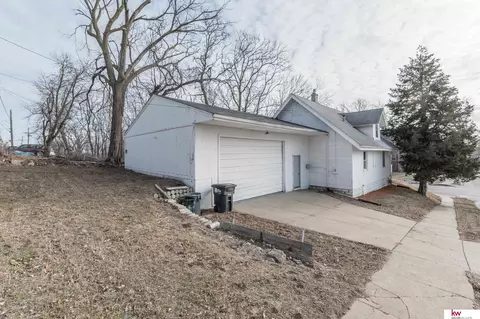 3724 Ames Ave, Omaha, NE 68111
