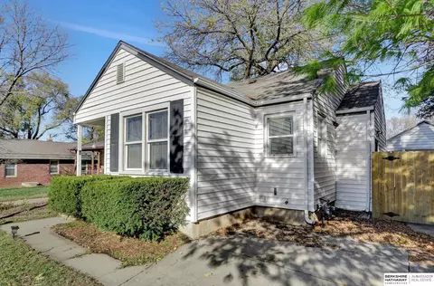 5236 Pioneers Blvd, Lincoln, NE 68506