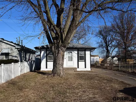 2828 Emiline St, Bellevue, NE 68147