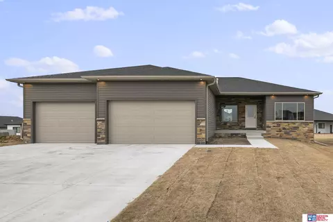 10530 Freedom Ln, Lincoln, NE 68527