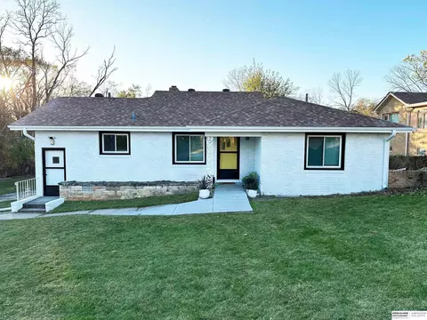 2764 S 10th St, Omaha, NE 68108