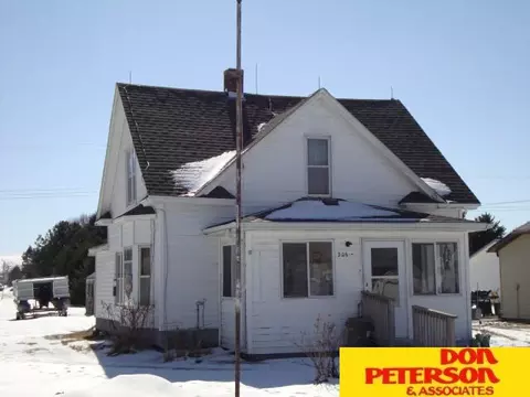 206 E 6th St, Wynot, NE 68792