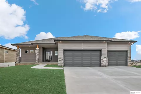 5909 N 209th St, Elkhorn, NE 68022