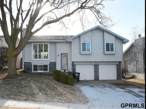8035 Bauman Ave, Omaha, NE 68122