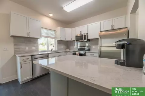 15522 Camden Ave, Omaha, NE 68116
