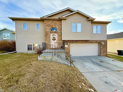 4535 W Thatcher Ln, Lincoln, NE 68528