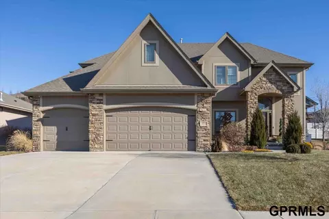 10211 S 124 St, Papillion, NE 68046
