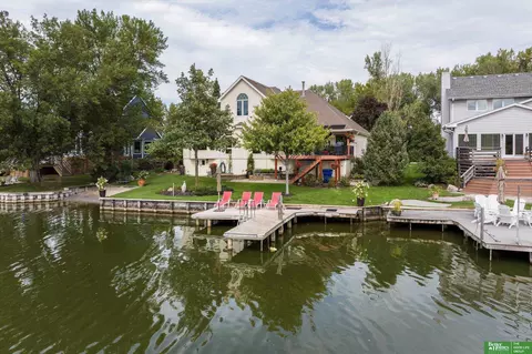 76 Ginger Woods Ter, Valley, NE 68064