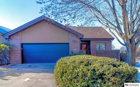 6721 Holmes Ct, Lincoln, NE 68506