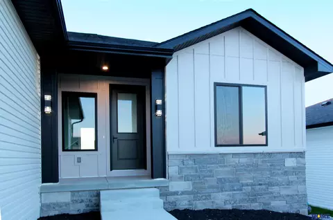 732 Middleton Ave, Lincoln, NE 68521