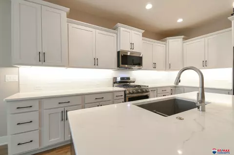 3556 Anaheim Ct, Lincoln, NE 68506