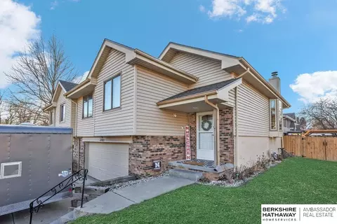 4902 Copper Creek Rd, Omaha, NE 68157