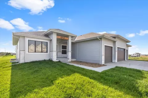 21144 Ellison Ave, Elkhorn, NE 68022