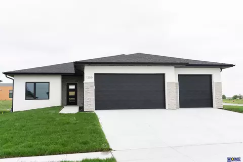 840 Middleton Ave, Lincoln, NE 68521