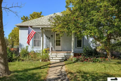 832 5th St, Pawnee City, NE 68420