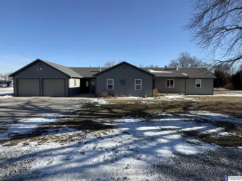 305 N Shady Bend Rd, Grand Island, NE 68801