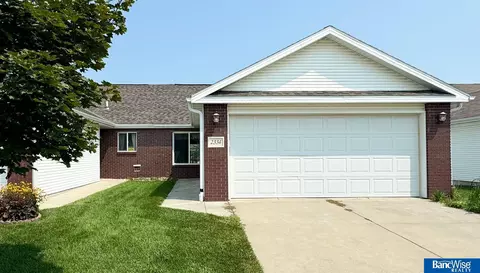 2334 Northline Ct, Lincoln, NE 68521