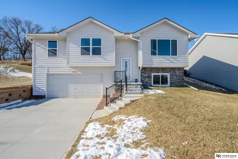 585 N 27th St, Blair, NE 68008