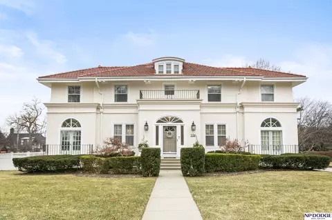 106 N 53rd St, Omaha, NE 68132