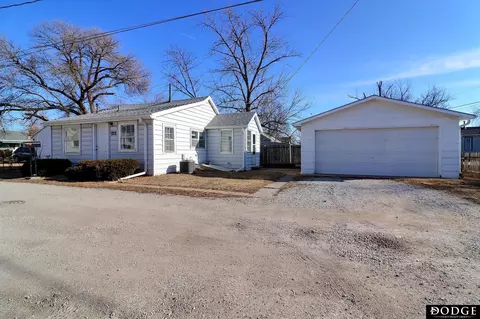 1151 N Bell St, Fremont, NE 68025
