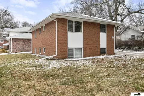 4104 E St, Lincoln, NE 68510