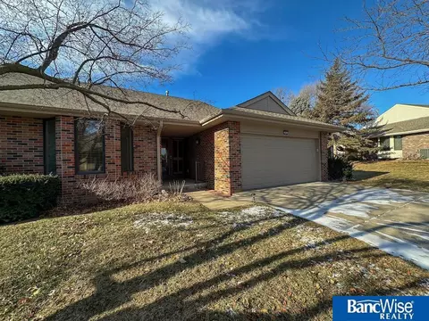 1021 Teton Ct, Lincoln, NE 68510