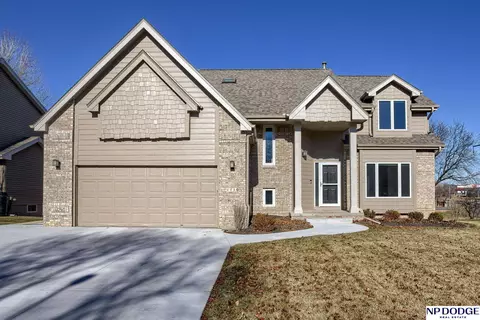 1110 Hickory Hill Rd, Papillion, NE 68046