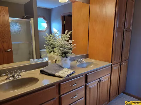 Bath - 501 Madison St, Pickrell, NE 68422 photo 2 of 4