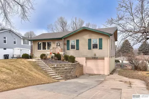 3412 Cornhusker Dr, Omaha, NE 68124