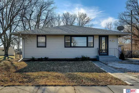 14621 Jamestown St, Waverly, NE 68462
