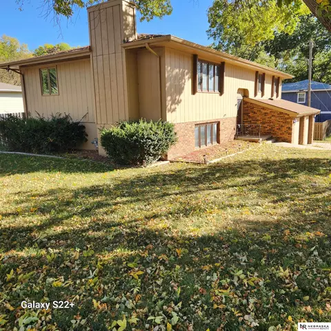 107 Hillcrest Avenue Ave, Bellevue, NE 68005