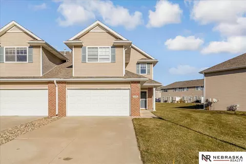 17520 Seward Plz, Omaha, NE 68118