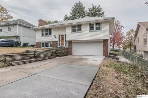 11135 U St, Omaha, NE 68137