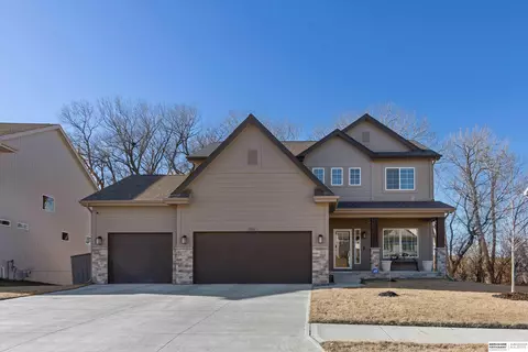 5528 N 182nd St, Elkhorn, NE 68022