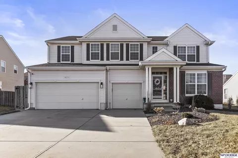 10712 S 113 St, Papillion, NE 68046