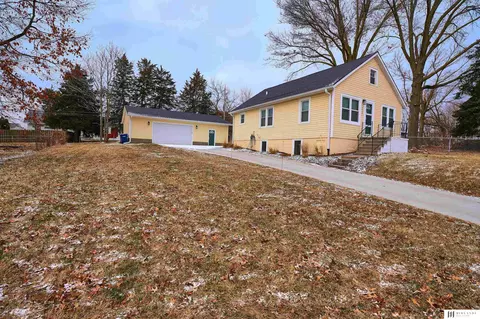 2717 Margo St, Bellevue, NE 68147
