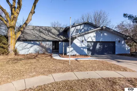 5742 Tucker Cir, Omaha, NE 68152
