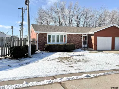 252 12 N 8th St, Geneva, NE 68361