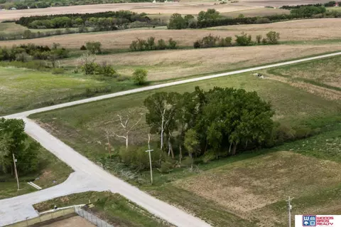 11 Elsey Ln, Palmyra, NE 68418