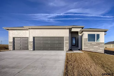 20150 S St, Omaha, NE 68135