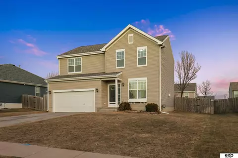 2409 Quartz Dr, Papillion, NE 68046