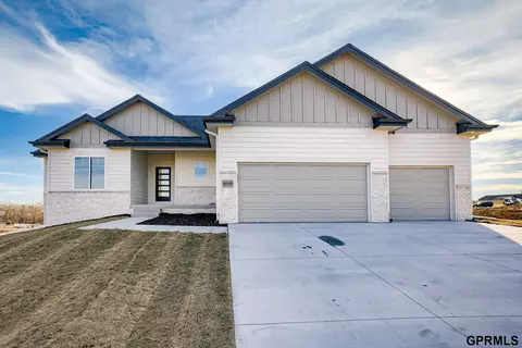 20119 R St, Omaha, NE 68135
