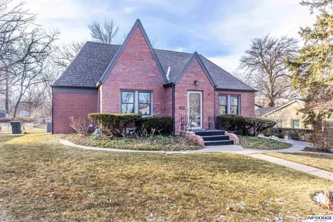3225 S 46th St, Lincoln, NE 68506