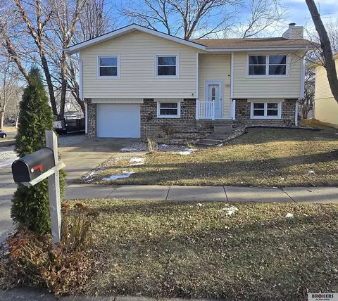 201 Bridger Rd, Lincoln, NE 68521
