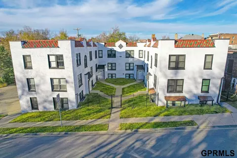2940 Woolworth Ave, Omaha, NE 68105