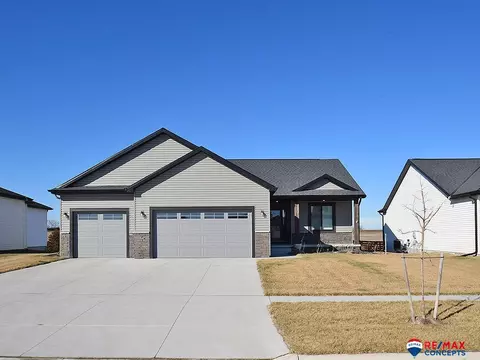 916 W Panorama Rd, Lincoln, NE 68523