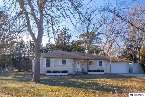 532 N 77 Cir, Omaha, NE 68114